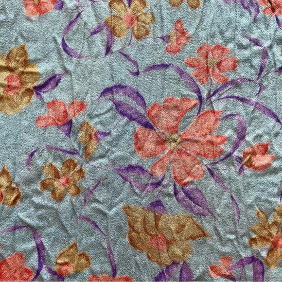 100% WOOL SPRING WEIGHT FLORAL SCARF - Picture 12 of 12